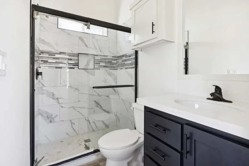 Ath-21l bathroom home features