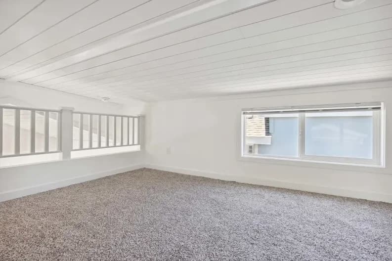 Ath-12l bedroom home features