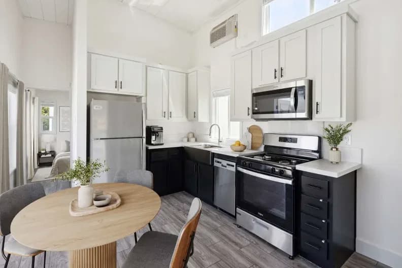 Ath-21l hero and kitchen home features