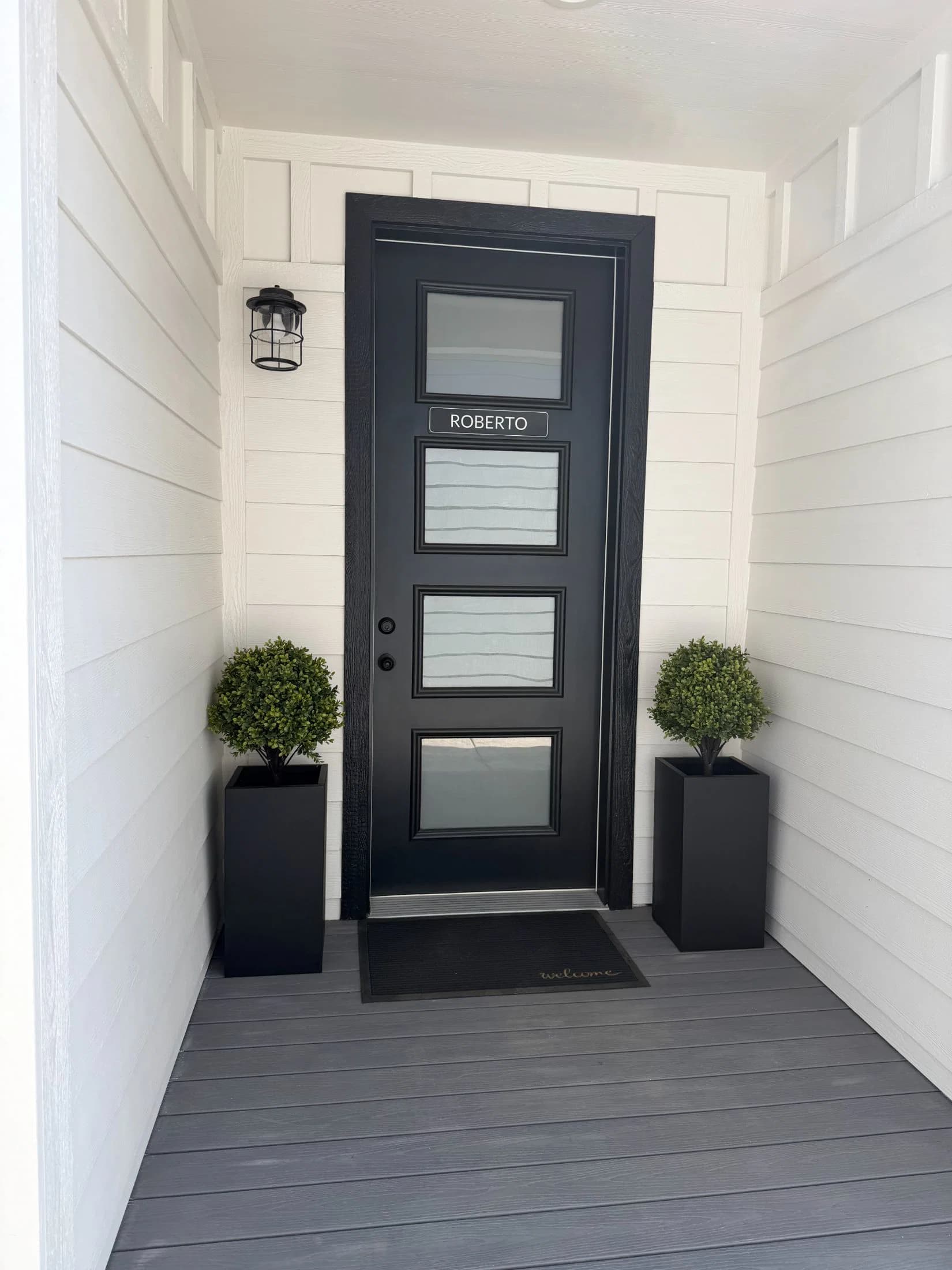 Roberto exterior home features