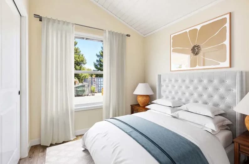 Ath-27 bedroom home features