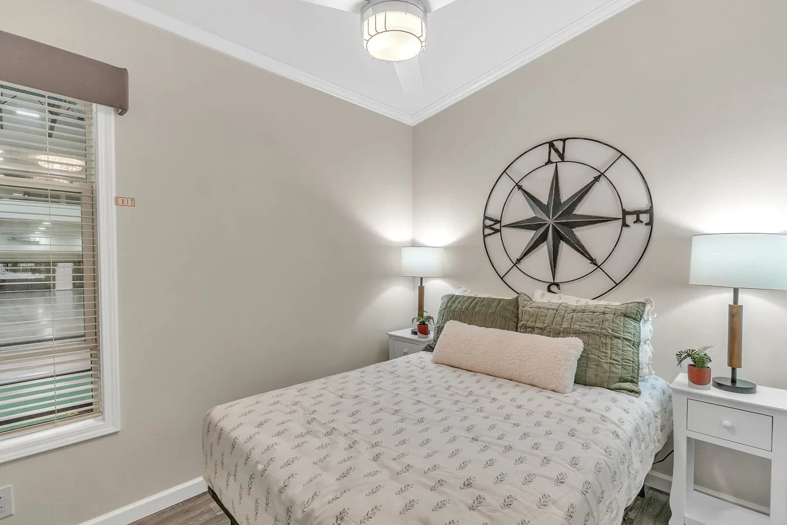 Ath-05 bedroom home features
