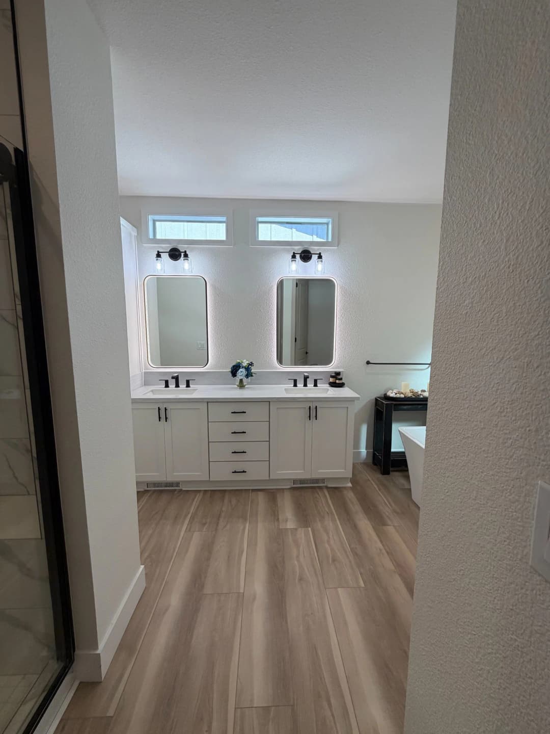 Roberto bathroom home features