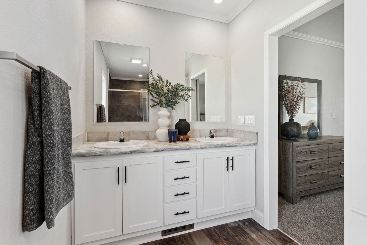 Grand canyon bathroom home features