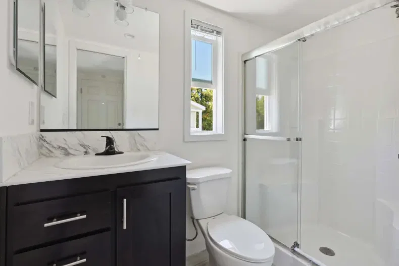 Ath-12l bathroom home features